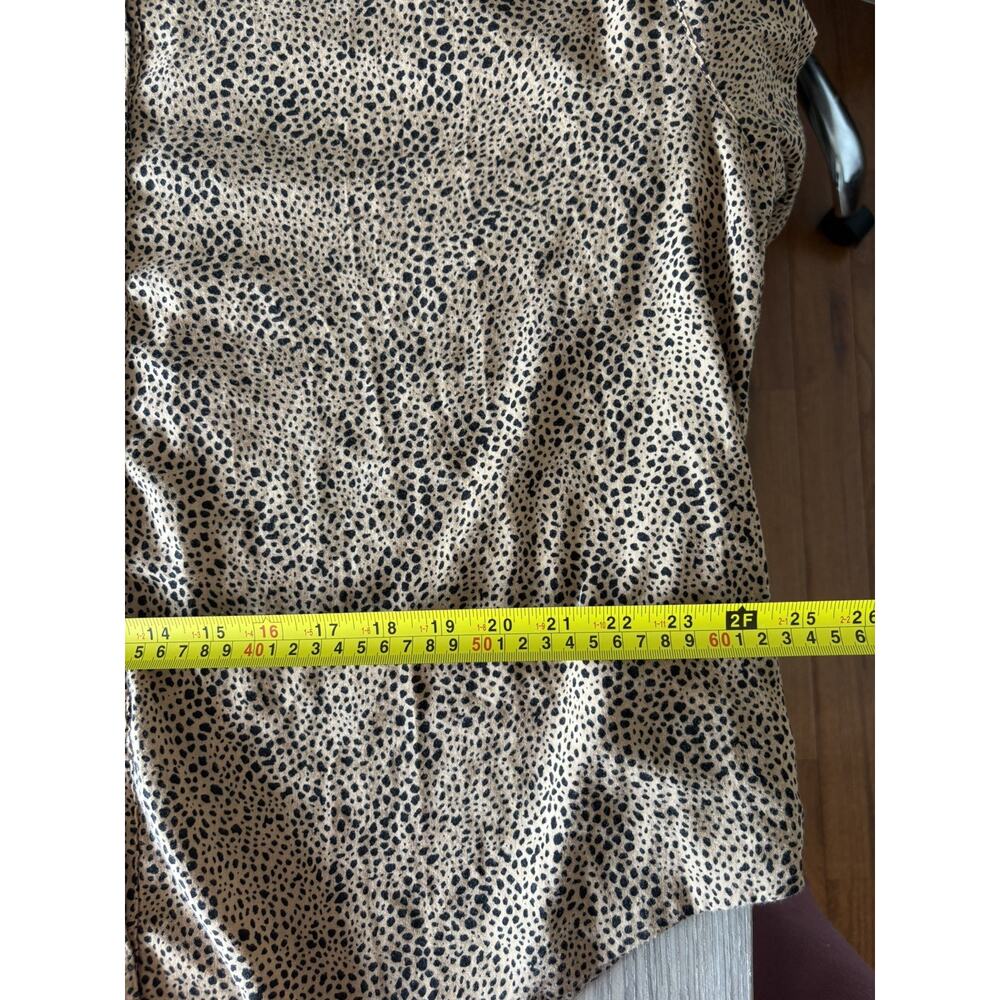 Old Navy Oversized Printed Button-Front Blouse Size L Animal Print Long Sleeve - Picture 8 of 9